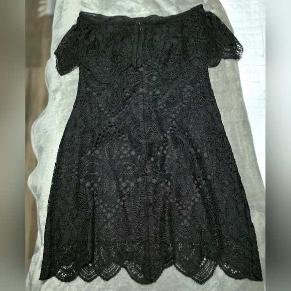 Elegant Black Lace Strapless Dress - Picture 3 of 5